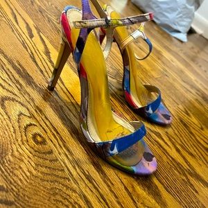 Size 6. Multicolored heels perfect for literally any color outfit.